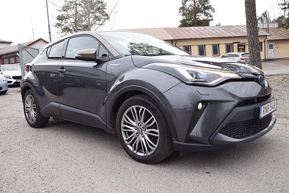 Toyota C-HR 3 of 23