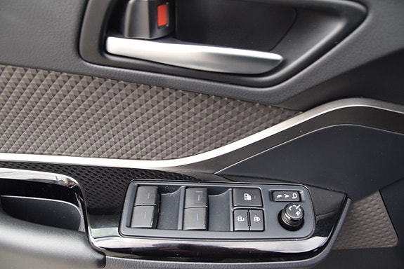 Toyota C-HR 19 of 23