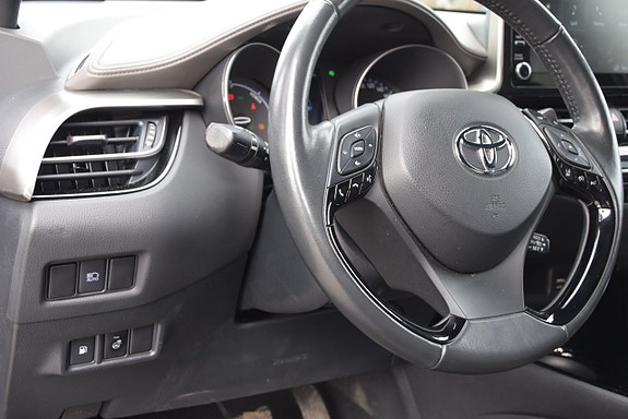 Toyota C-HR 18 of 23
