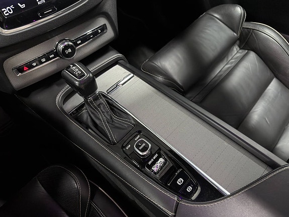 Volvo XC90 21 of 27
