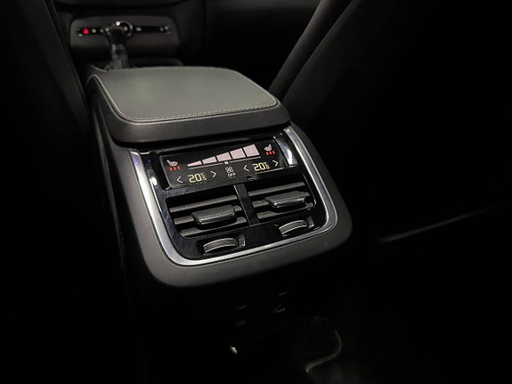 Volvo XC90 14 of 27