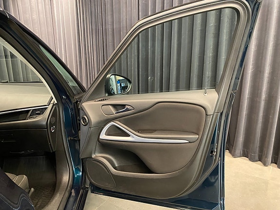 Opel Zafira Tourer 21 of 30