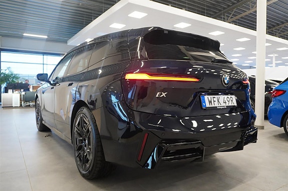 BMW iX 4 of 15