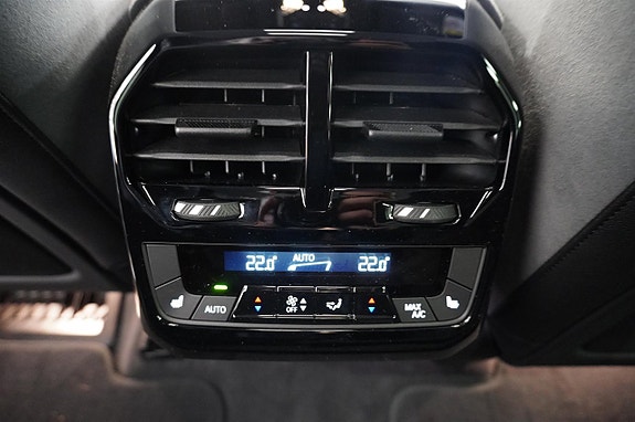 BMW iX 11 of 15