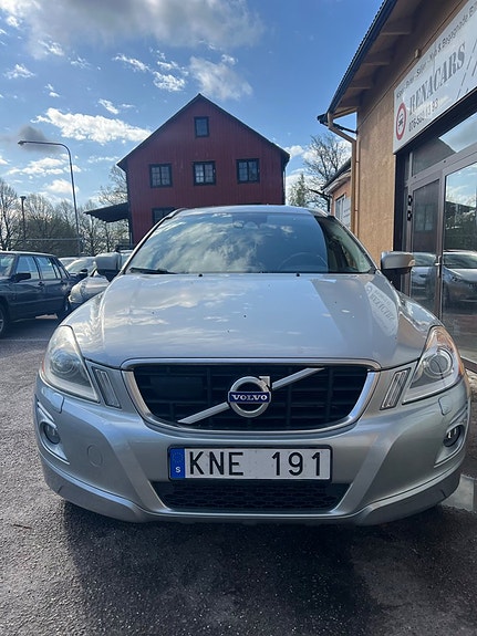 Volvo XC60 2 of 5