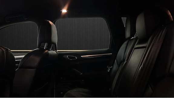 Porsche Cayenne 11 of 12