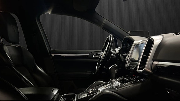 Porsche Cayenne 7 of 12