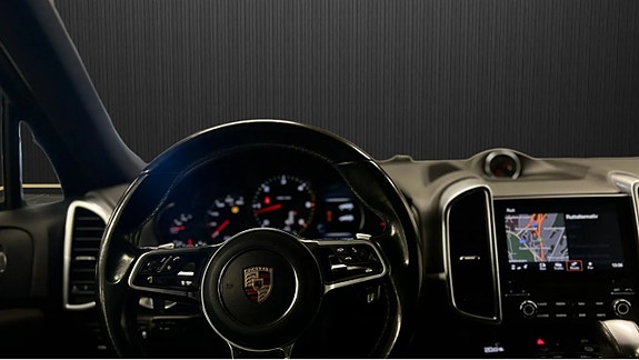 Porsche Cayenne 9 of 12