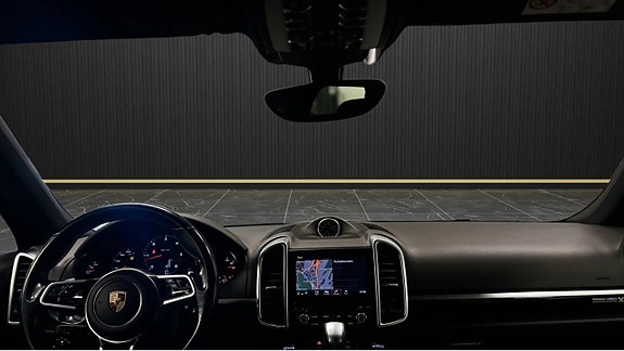 Porsche Cayenne 8 of 12
