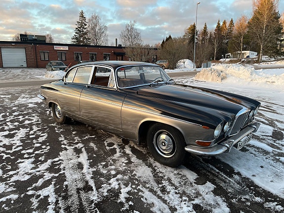 Jaguar 420 2 of 12