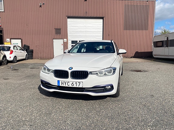 BMW 320d 3 of 12