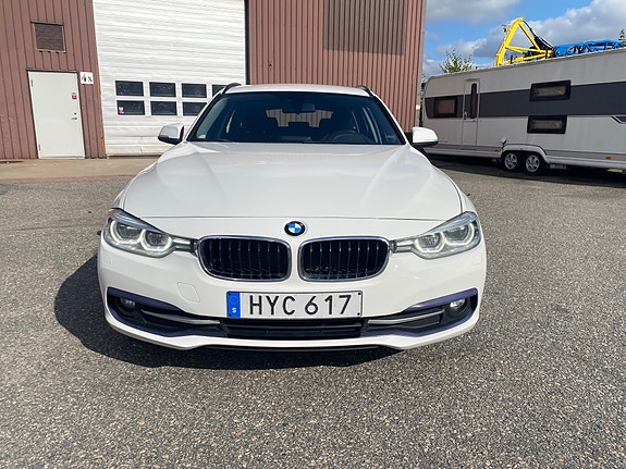 BMW 320d 2 of 12