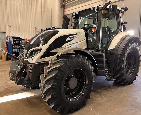 Valtra T175  70Years  Limited Edition Twintrac