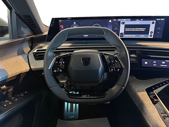 Peugeot e-5008 13 of 21