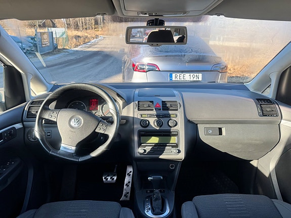 Volkswagen Touran 7 of 16