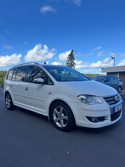 Volkswagen Touran 2 of 12