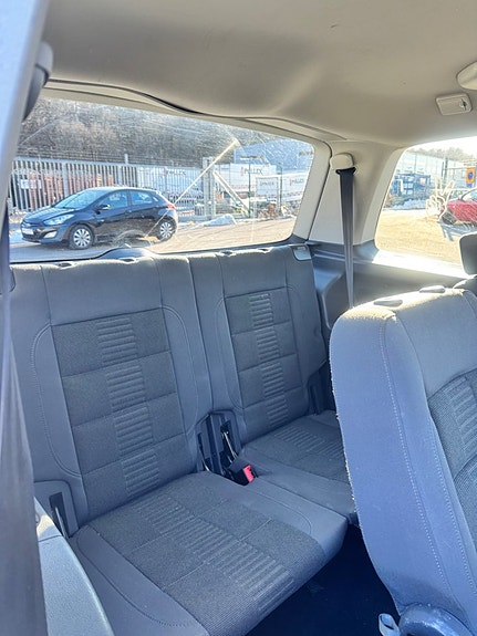 Volkswagen Touran 16 of 16