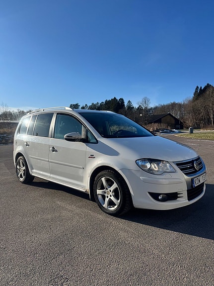 Volkswagen Touran 4 of 5