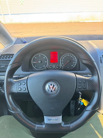 Volkswagen Touran 10 of 16