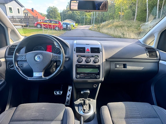 Volkswagen Touran 8 of 12