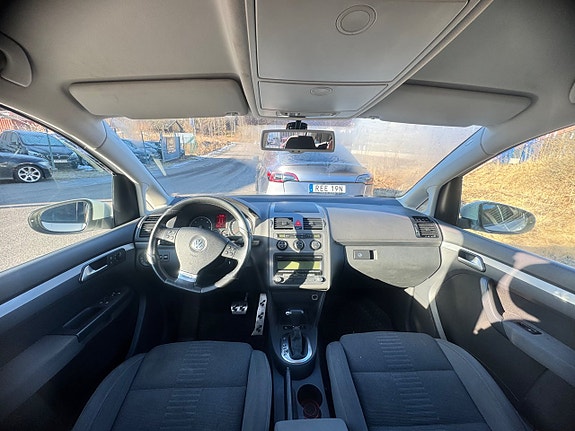 Volkswagen Touran 8 of 16