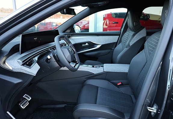 Peugeot e-3008 8 of 24
