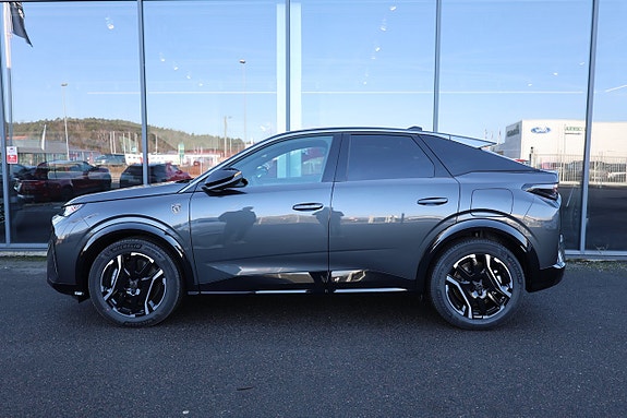 Peugeot e-3008 4 of 5