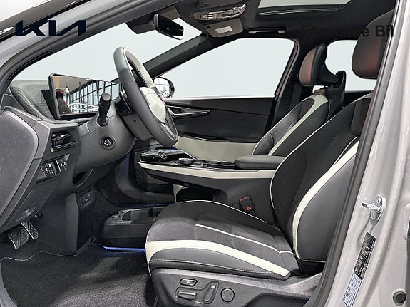 Kia EV6 8 of 21