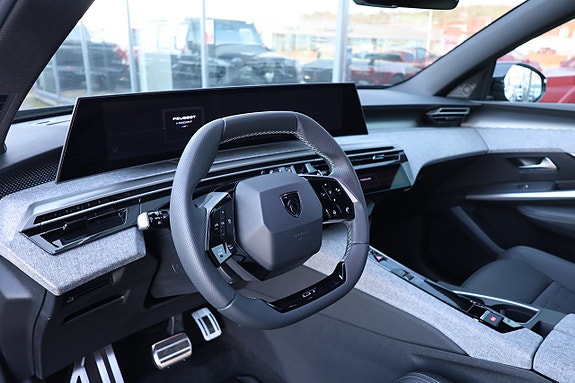 Peugeot e-3008 10 of 24