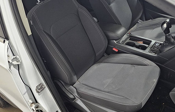 Ford Kuga 8 of 9