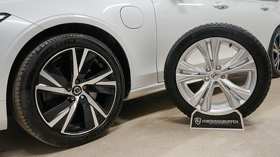 Volvo V90 2 of 5