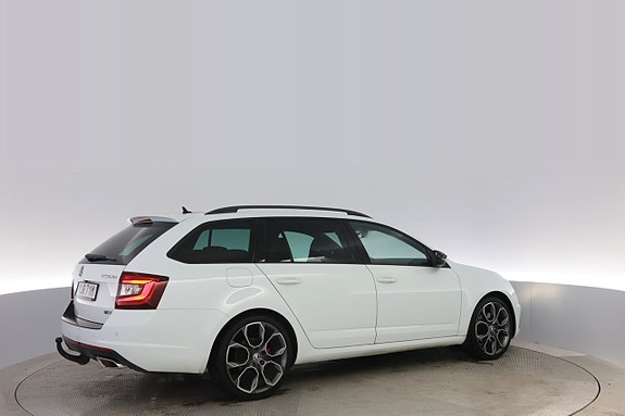 Skoda Octavia 3 of 5