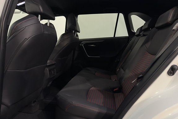 Toyota RAV4 Plug-in Hybrid 22 of 23