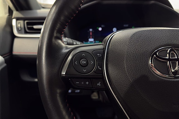 Toyota RAV4 Plug-in Hybrid 12 of 23