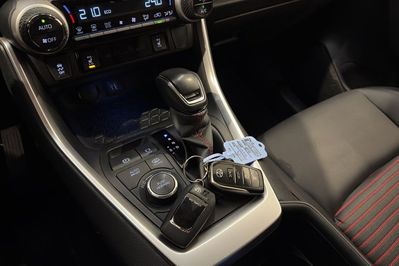 Toyota RAV4 Plug-in Hybrid 20 of 23