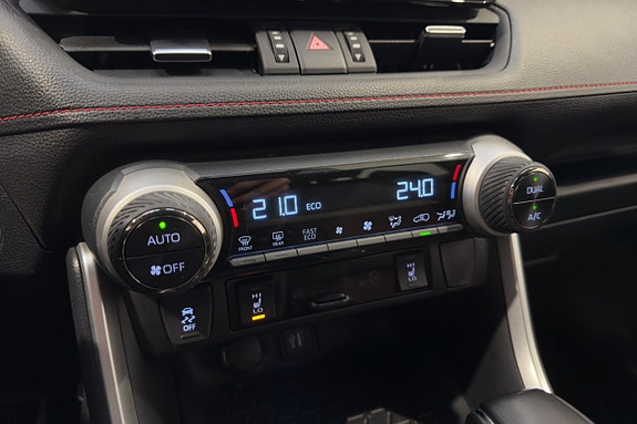 Toyota RAV4 Plug-in Hybrid 19 of 23