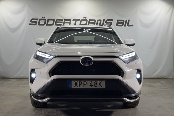 Toyota RAV4 Plug-in Hybrid 4 of 23