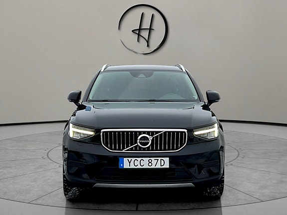 Volvo XC40 3 of 5