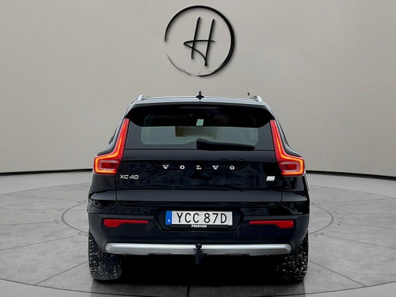 Volvo XC40 4 of 5