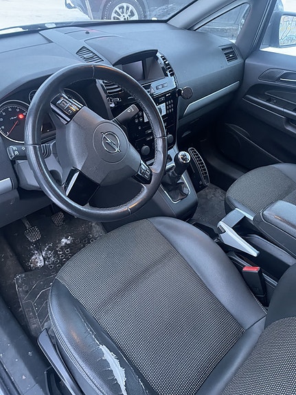 Opel Zafira 3 of 6