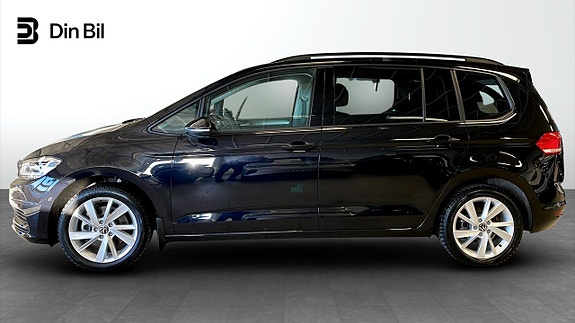 Volkswagen Touran 2 of 5