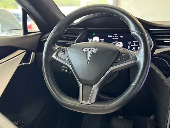 Tesla Model S 11 of 25