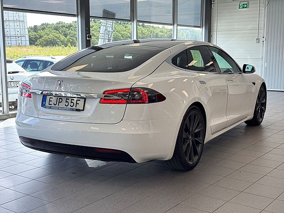Tesla Model S 3 of 5