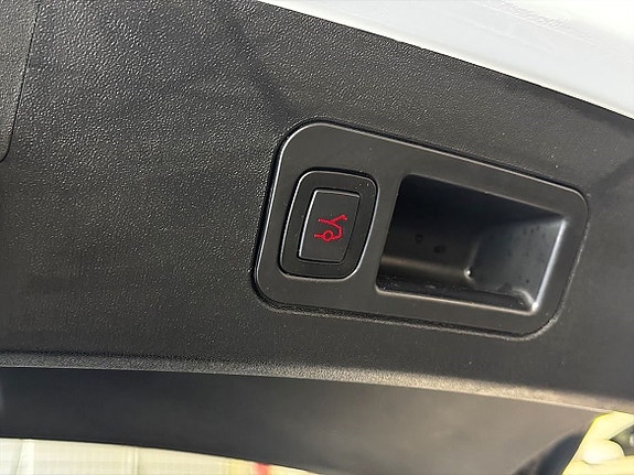 Tesla Model S 21 of 25