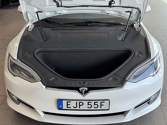 Tesla Model S 22 of 25