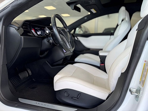 Tesla Model S 8 of 25