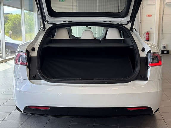 Tesla Model S 23 of 25
