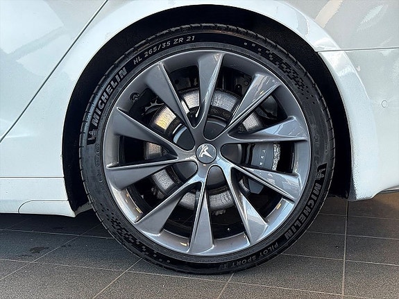Tesla Model S 24 of 25