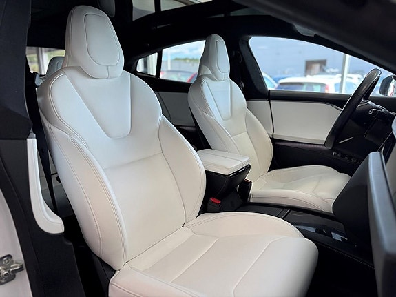 Tesla Model S 12 of 25