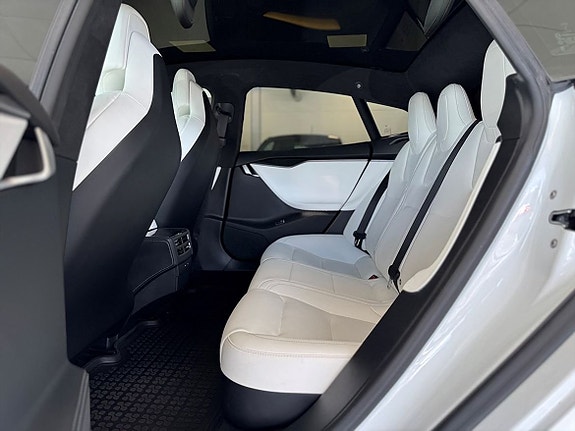 Tesla Model S 14 of 25